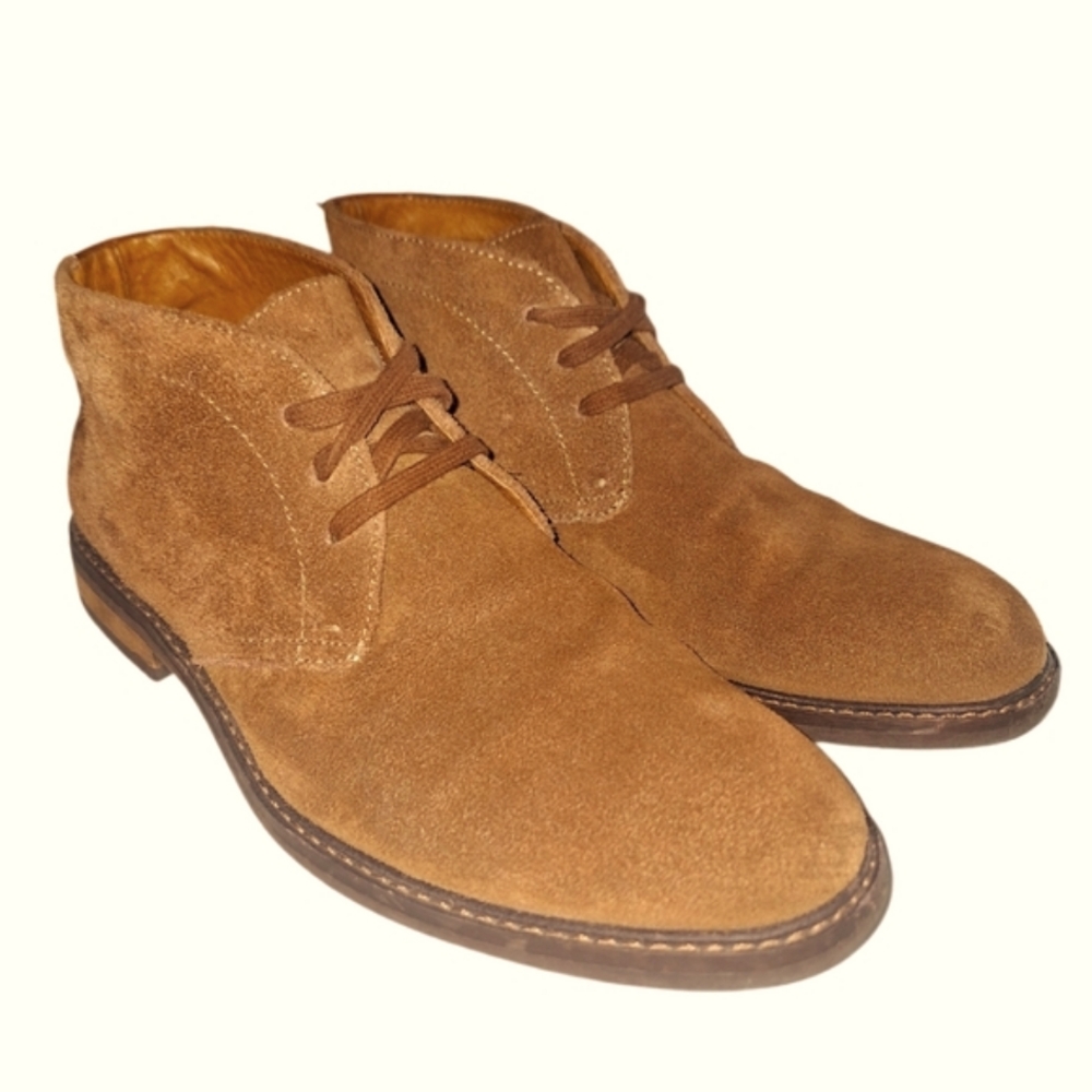 The Vionic Chase Men's Chukka Boot  Tan Weather Proof Suede Men's Sz 9.5